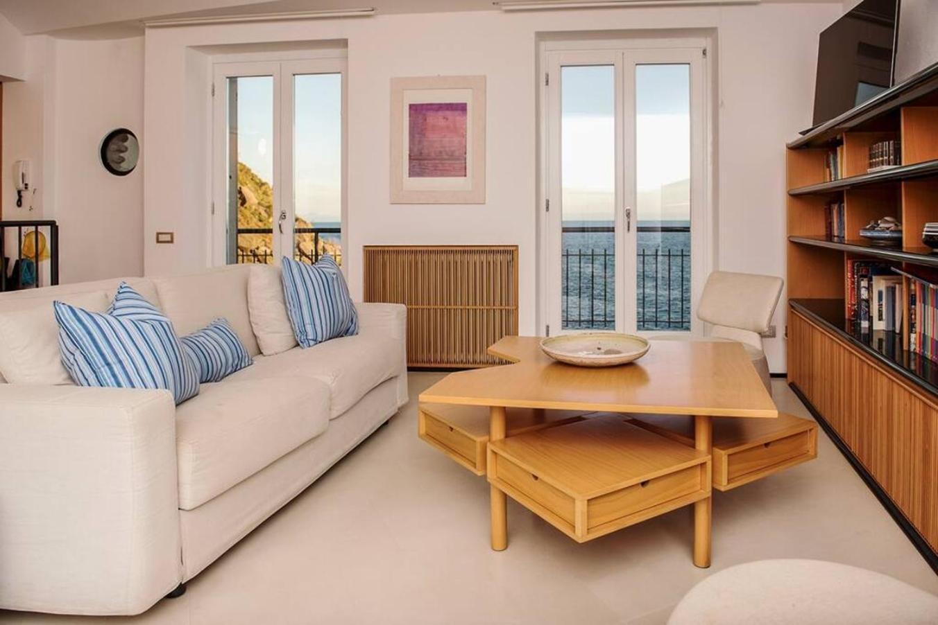 דירות ורנאצה Carattino 12 Idyllic Seafront Retreat מראה חיצוני תמונה