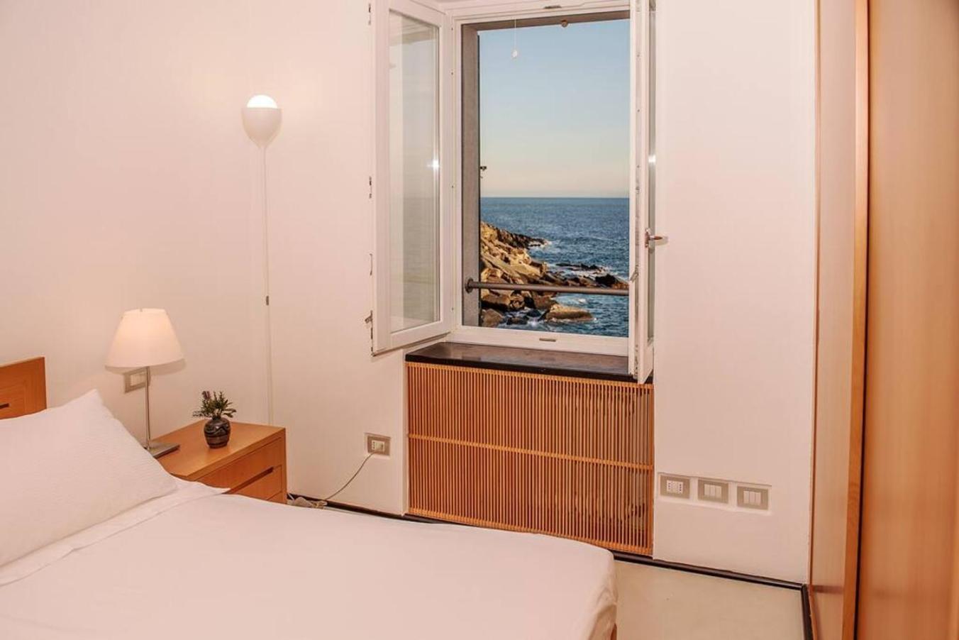 דירות ורנאצה Carattino 12 Idyllic Seafront Retreat מראה חיצוני תמונה